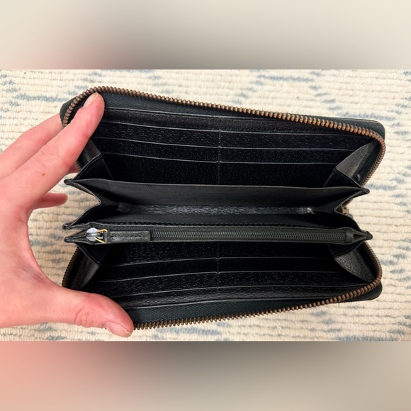 GUCCI Unisex Black & Gold Animalier Bee & Star Round Zip Long Wallet/Clutch - Picture 10 of 16